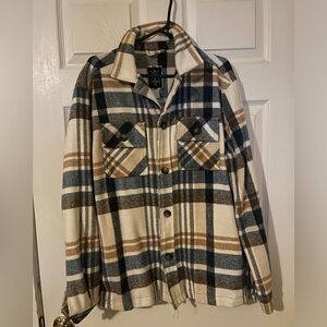 NWOT ladies plaid shacket, size small (big make). North Western MFG co.